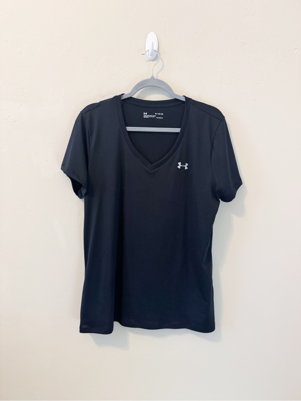 Under Armour Women’s Black V-Neck Performance HeatGear Loose Fit Tee